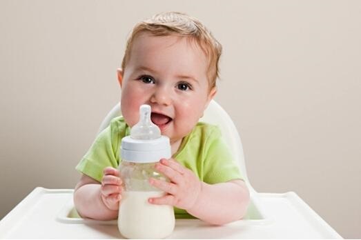 过敏的宝宝，如何选择配方奶粉？