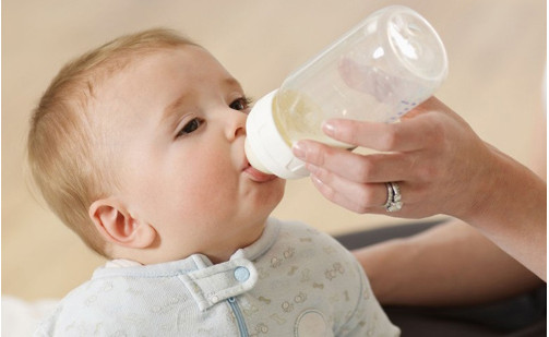 奶粉中的蛋白质关乎宝宝睡眠、消化吸收！